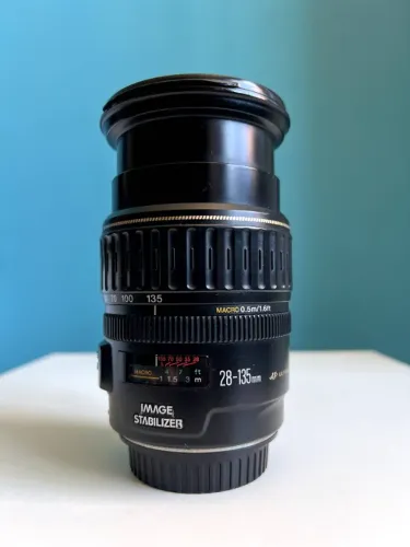 Lente Canon EF 28-135mm f/3.5-5.6 IS USM