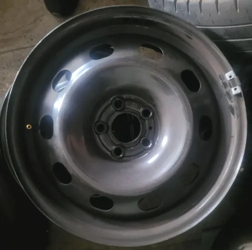 Roda de ferro do Nivus aro16 seminova em até 10x de R$23,00 no cartão de crédito