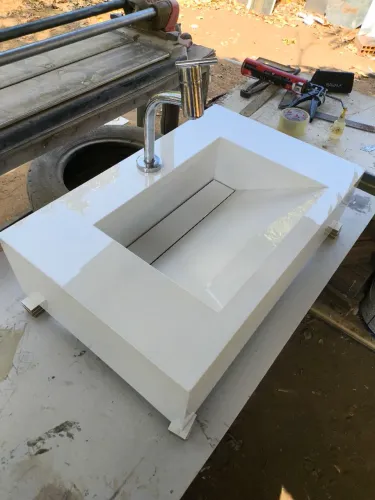 Pia de banheiro em porcelanato