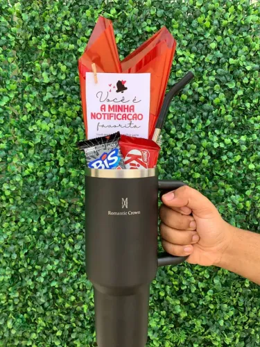 Caneca Térmica com Presente Romântico