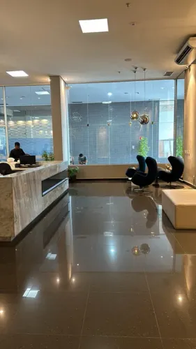 Sala no  Empresarial Humberto Lobo andar alto fachada no vidro