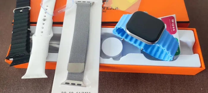 Smartwatch mini prata faz e recebe ligação com pulseira extra 
