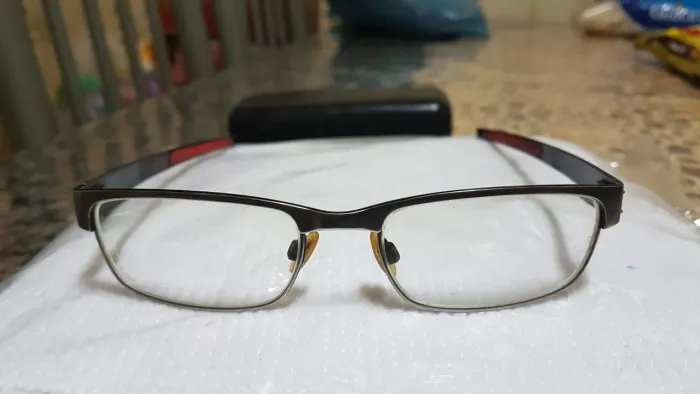 Armação oakley metal