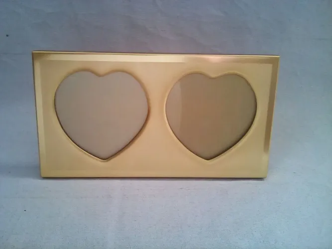 Porta-retratos em formato de coração - Metal Dourado