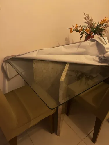 Mesa de Jantar de Vidro com Base em Pedra