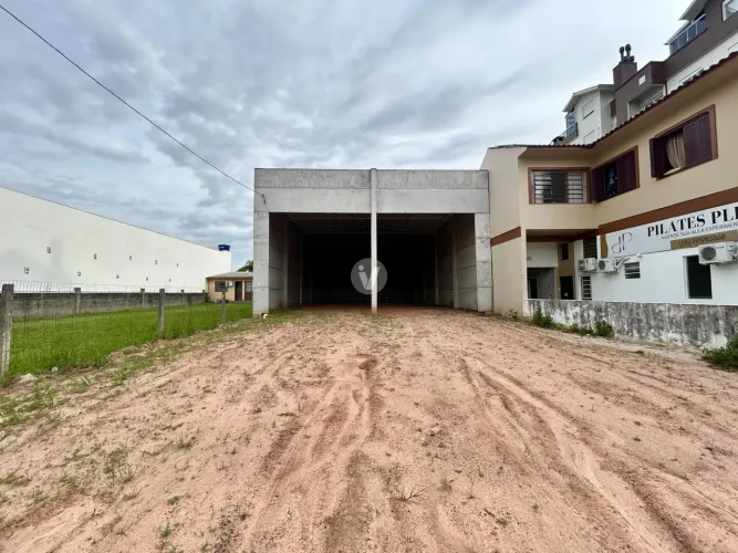 Pavilhão com 360m² disponível para locação no bairro Camobi.