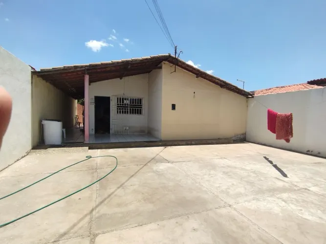 Vende-se essa casa no Torquato neto lv
