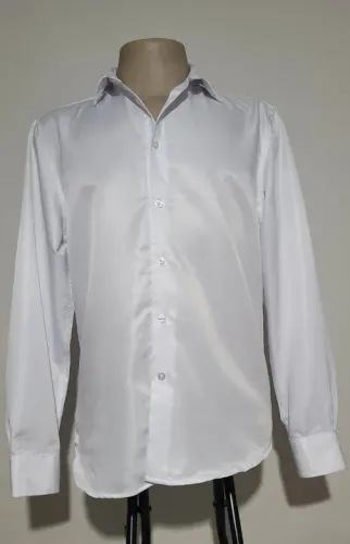 Camisa social Branca tamanho M, bonita, elegante, design moderno.