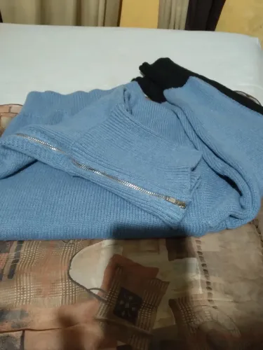 Casaco Azul com Detalhes em Zíper