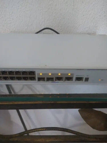 Switch 4200 de 26 portas 3Com funcionando perfeitamente
