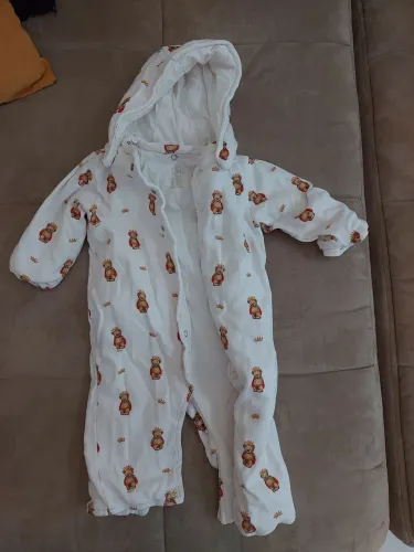 Macacão de Bebê acolchoado com Capuz removível - tamanho P, 62cm