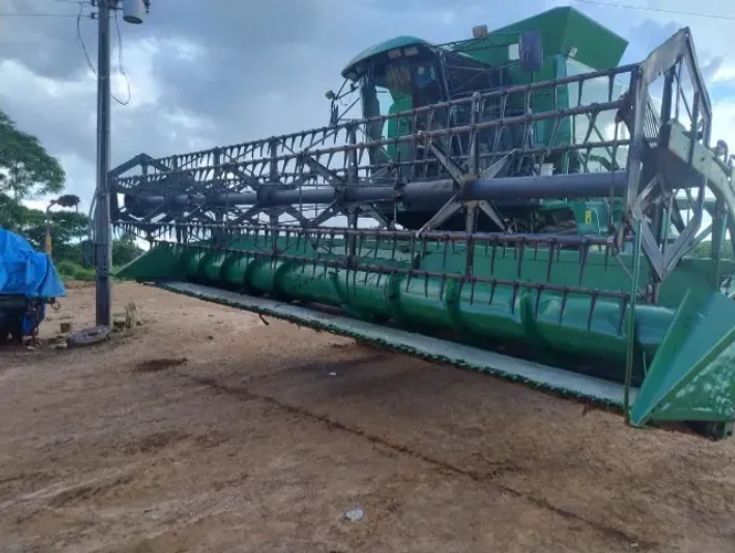 Colheitadeira JD 1550 Ano 2004 Plataforma 23 pés recém revisada