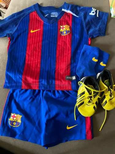 Uniforme Barcelona e chuteira adidas