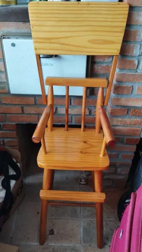 Cadeira infantil com mesa