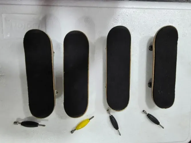 FINGERBOARD DE MADEIRA/Skate de madeira e mini prancha de surf de dedo