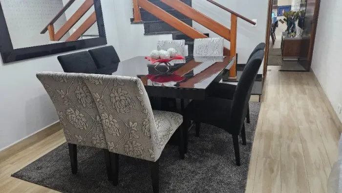 Mesa de jantar quadrada