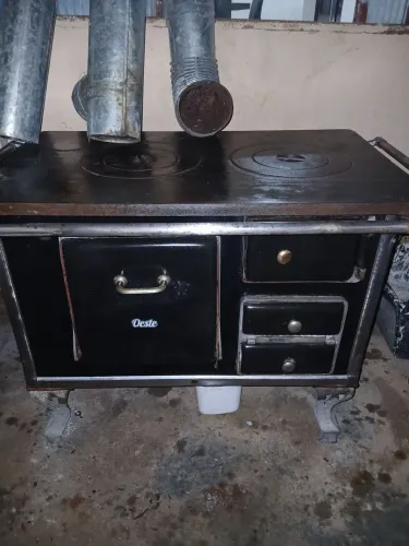 Vendo fogao a lenha com a chaminé 