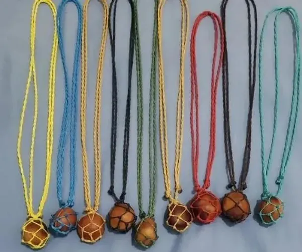 Colar de Proteção com Semente de Mucunã e Pedras de Poder