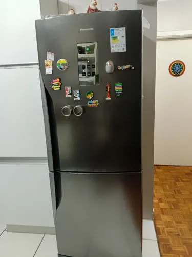 Vendo um refrigerador Panasonic tecnologia inverter,degelo automático, eficiente.
