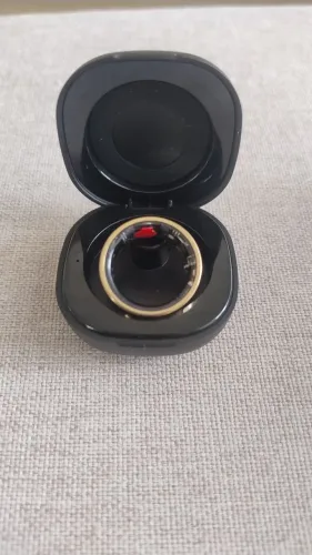 vendo lindo anel inteligente, smart ring 7 N° do dedo 15 na cor ouro. nunca usado. 