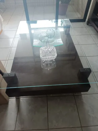 Vendo centro de madeira em ótima qualidade