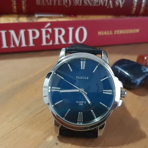 Relógio Yazole. Elegante.