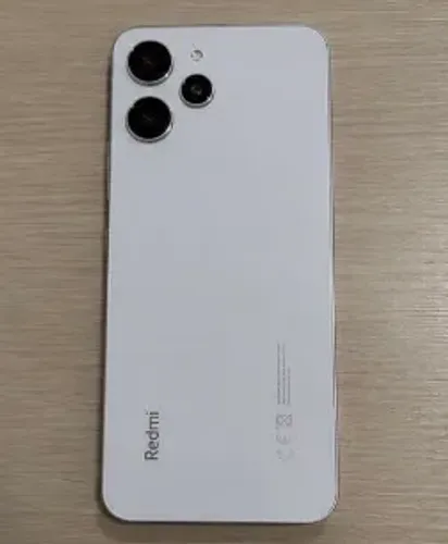 Xiaomi Redmi 12 4G 128GB / 4GB RAM - Excelente Estado