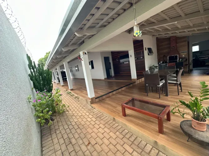 Imóvel para venda possui 272 metros quadrados com 4 quartos em Jardim Guanabara - Goiânia