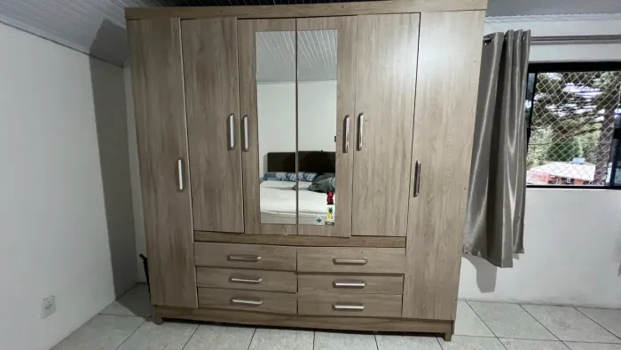 VENDO ROUPEIRO 6 PORTAS E 6 GAVETAS