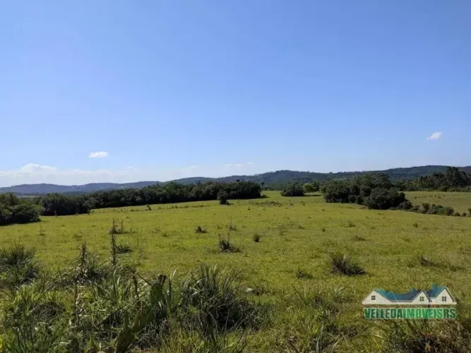 Velleda oferece espetacular sítio 20 hectares, com casa, galpão alvenaria e açude em Águas