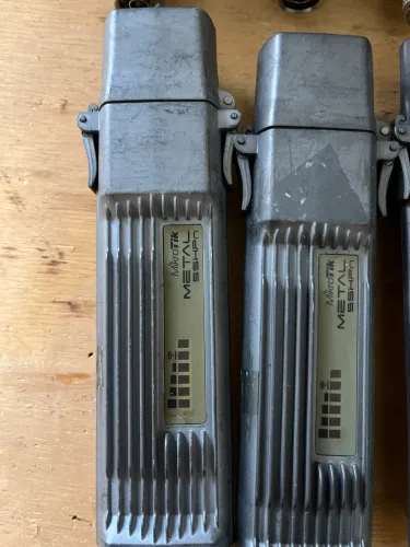 2 unidades de MikroTik Metal 5SHPn