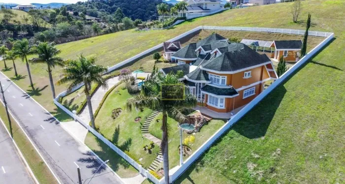 Casa de Campo à Venda no Condomínio Quinta dos Lagos, Paraibuna/SP