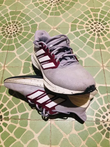 Tênis adidas excelente