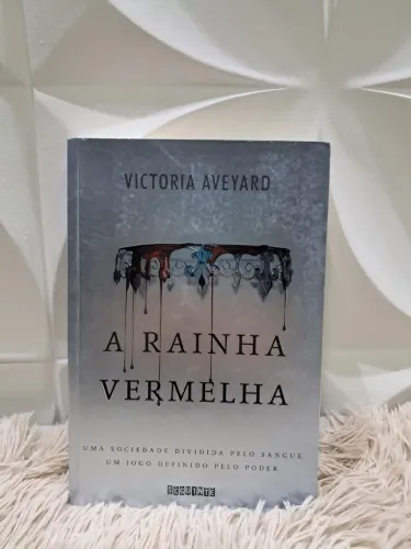 Livro A Rainha Vermelha - Victoria Aveyard - Usado