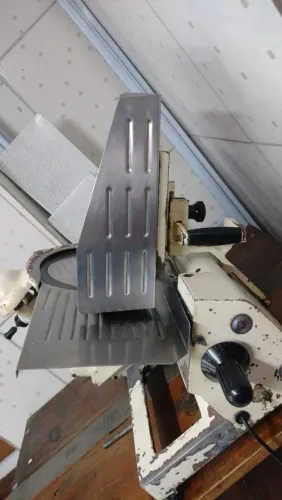 Máquina de cortar frios industrial