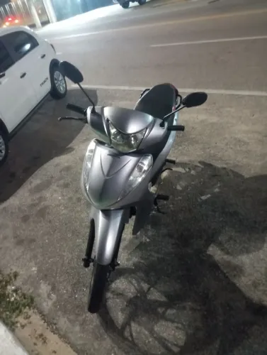 Vendo linda biz 125 ano 2015