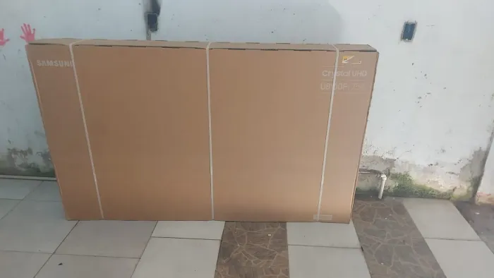 Vendo TV 75 Samsung na caixa e nunca usada