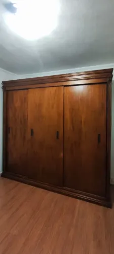 GUARDA ROUPA + CÔMODA EM EXCELENTE ESTADO