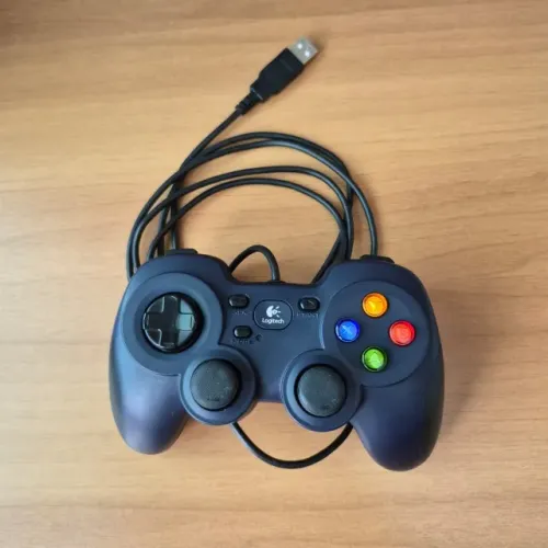 Controle de Jogos com fio Logitech F310 para PC e TV