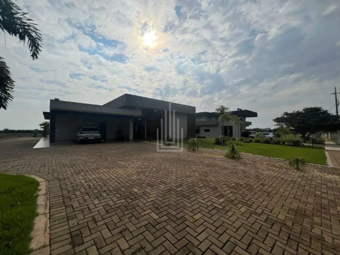 Casa de alto padrão à venda no Condomínio Rosa de Sarom em Santa Terezinha de Itaipu.