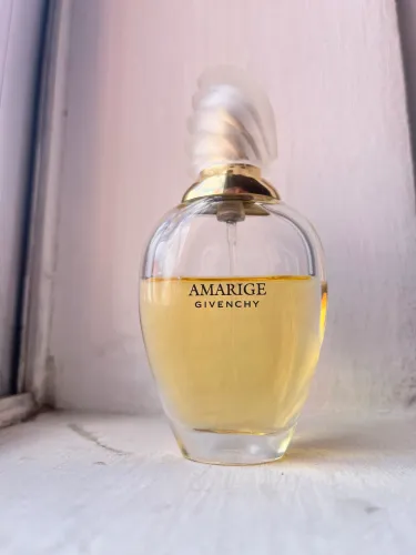 perfume givenchy amarige - pouco uso - com caixa