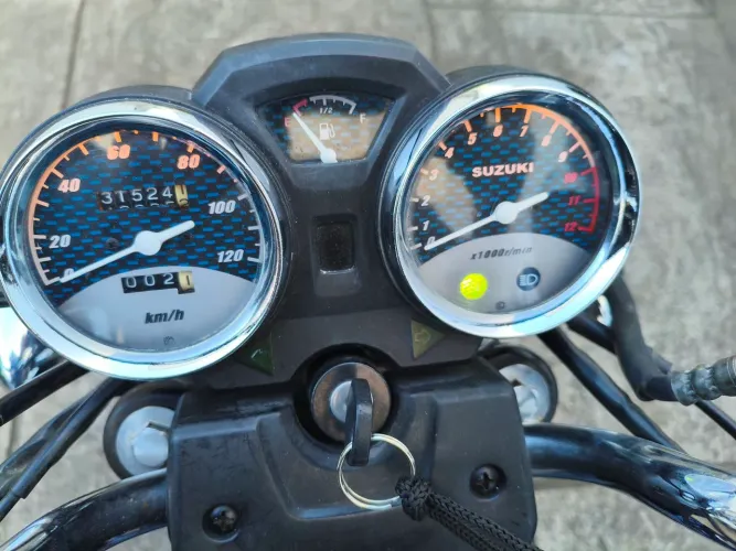 Vendo moto Suzuki intruder 125 2012, 2013