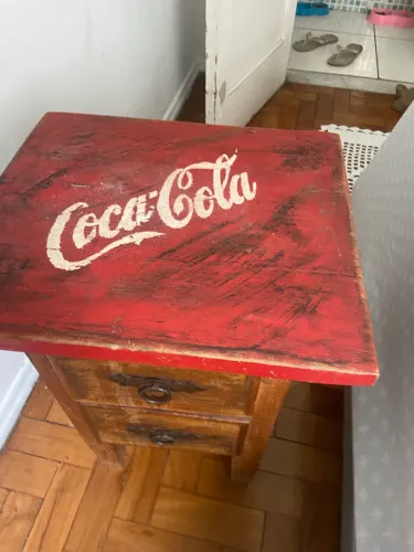  mesa de cabeceira rústica.