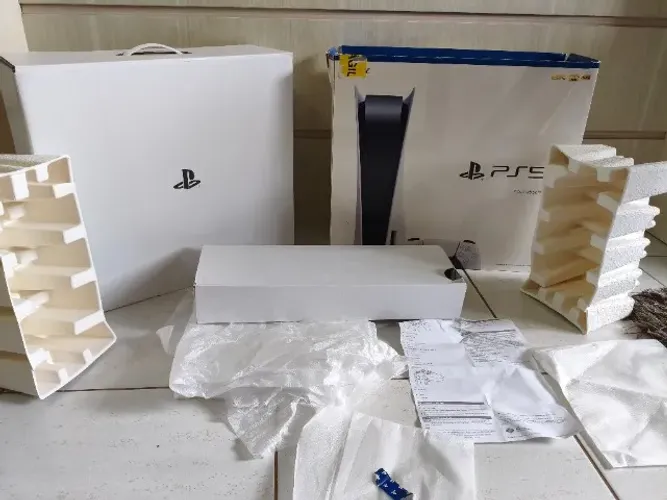 Caixa Playstation 5   Original  peça de colecionador valorize seu vídeo game com elas.  