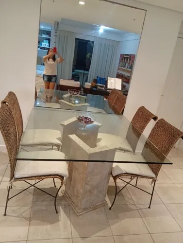 Mesa de vidro com 4 cadeiras 