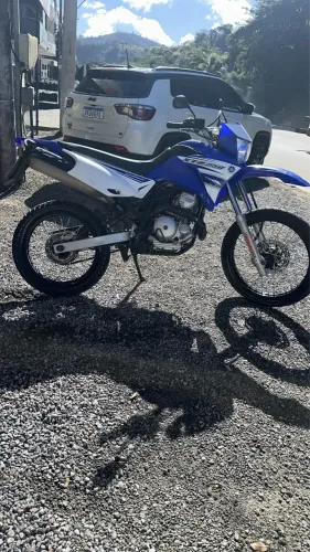 Vendo Lander ano 2016 muito nova