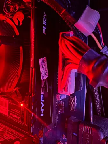 VENDO MEMÓRIA RAM DDR4 - 8gb/8gb - OU TROCO POR UM DE 16GB RAM
