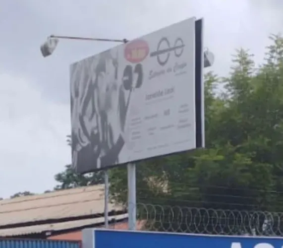 Placa para anúncio