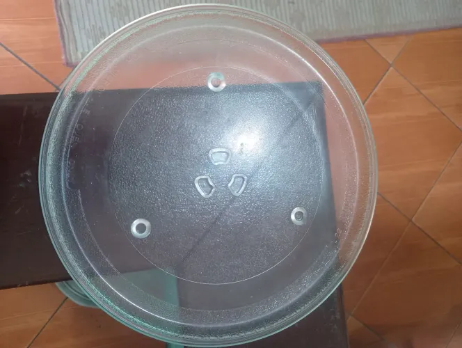Prato de microondas grande 30 lts em perfeito estado.