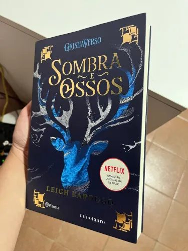 Sombra e Ossos - Trilogia Grisha v. 1